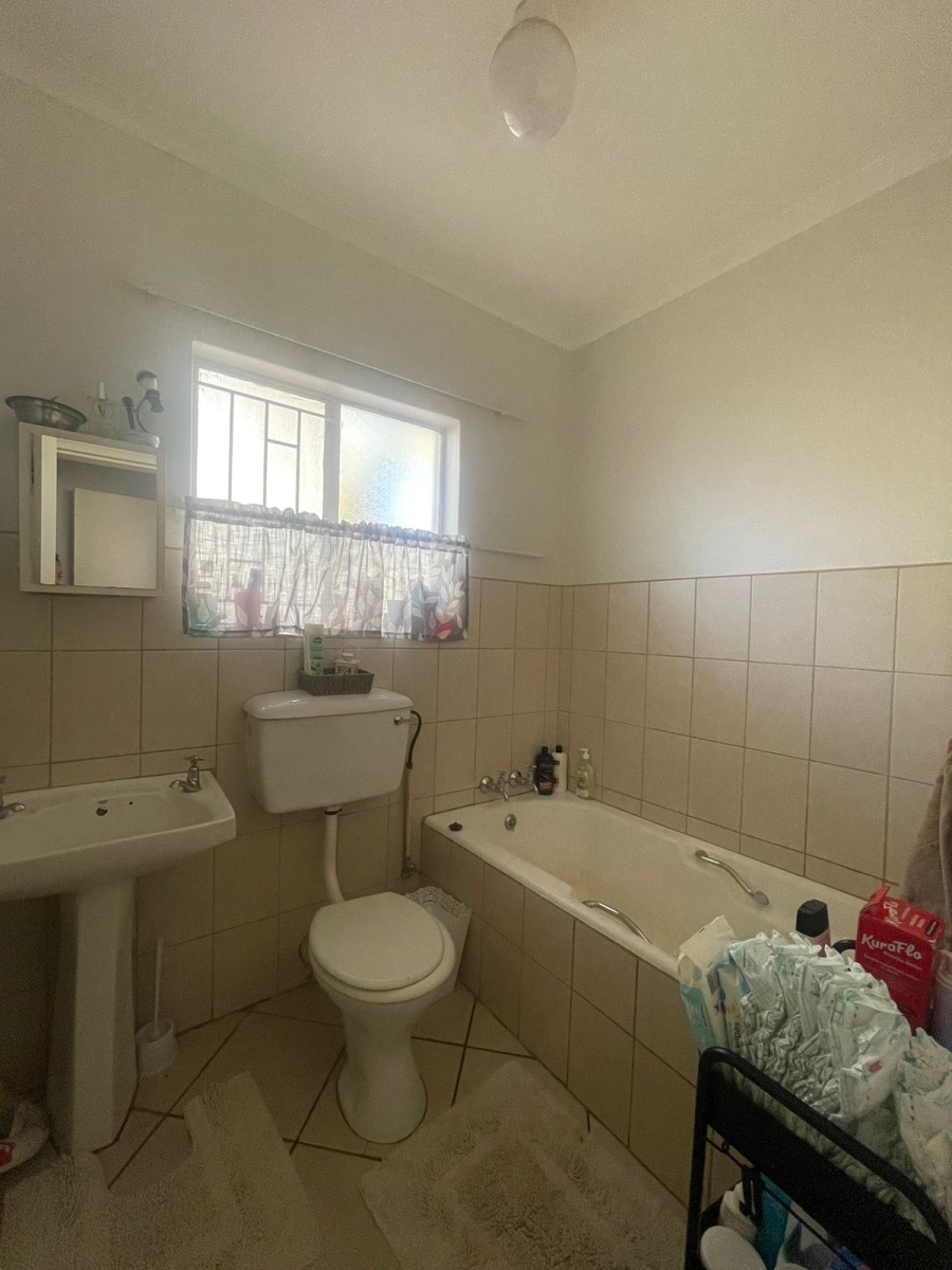 To Let 3 Bedroom Property for Rent in Ifafi North West